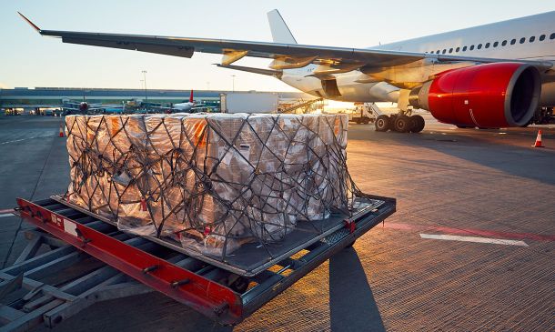 Consolidations or direct shipments on trusted carriers, if applicable, are among the airfreight services offered.